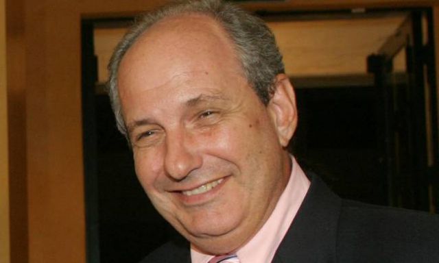 Η χώρα βρίσκεται υπό την κατοχή των τοκογλύφων, είπε ο Τέρενς Κουίκ